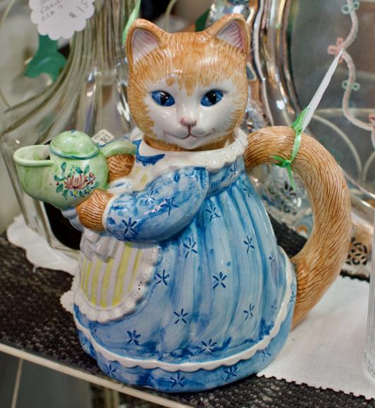 Vintage 1992 Avon teapot