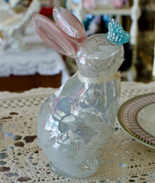 Iridescent art glass bunny w/ butterfly on nose