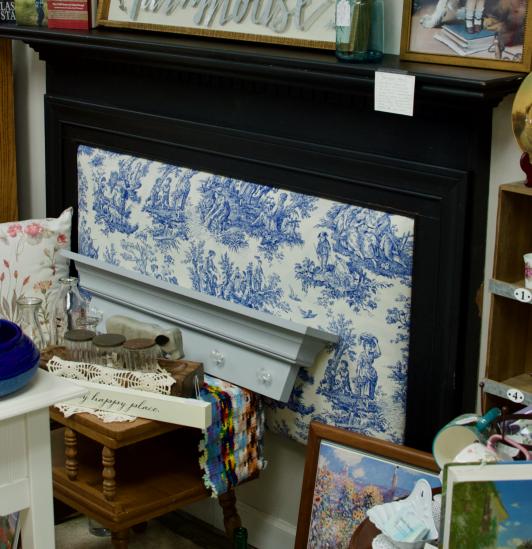 Transitional mantle - French provincial