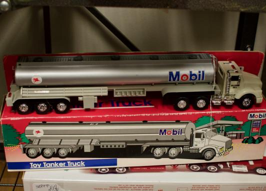 Mobil tanker truck w/ box