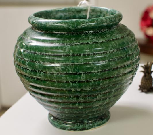 Hull USA 419 vase / urn - beehive