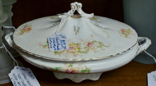 2 pcs Edwin Knowles casserole dish & lid