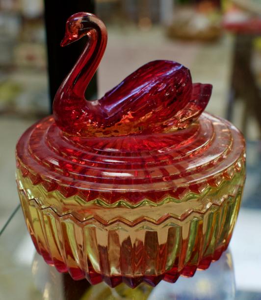 Amberina swan red trinket box