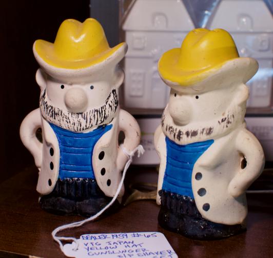 Vintage Japan yellow hat gun slinger s/p shaker set