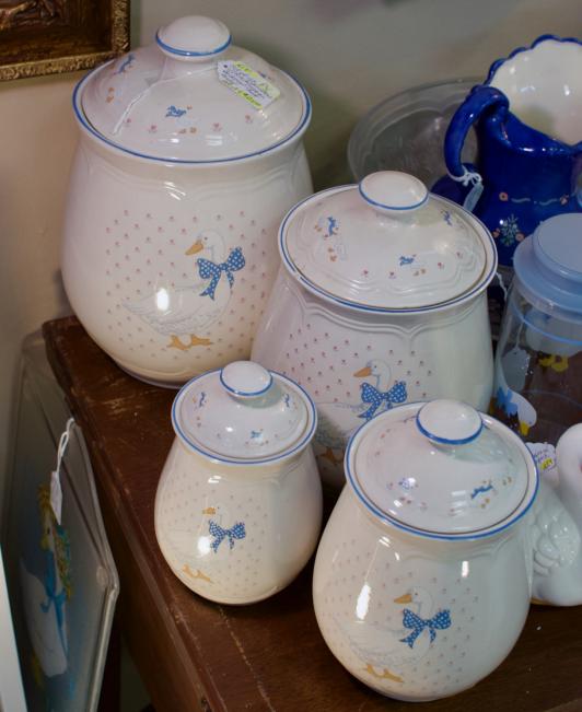 Set of 4 canisters w/ lids
