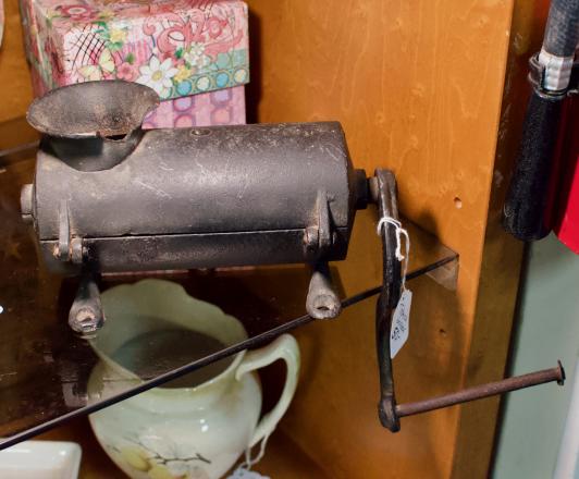 Tobacco grinder
