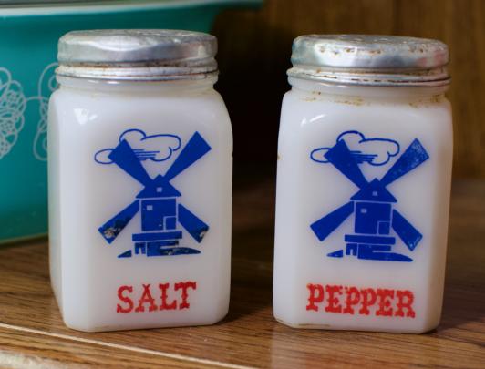 S&P shaker set