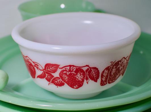 Vintage Hazel Atlas strawberry bowl