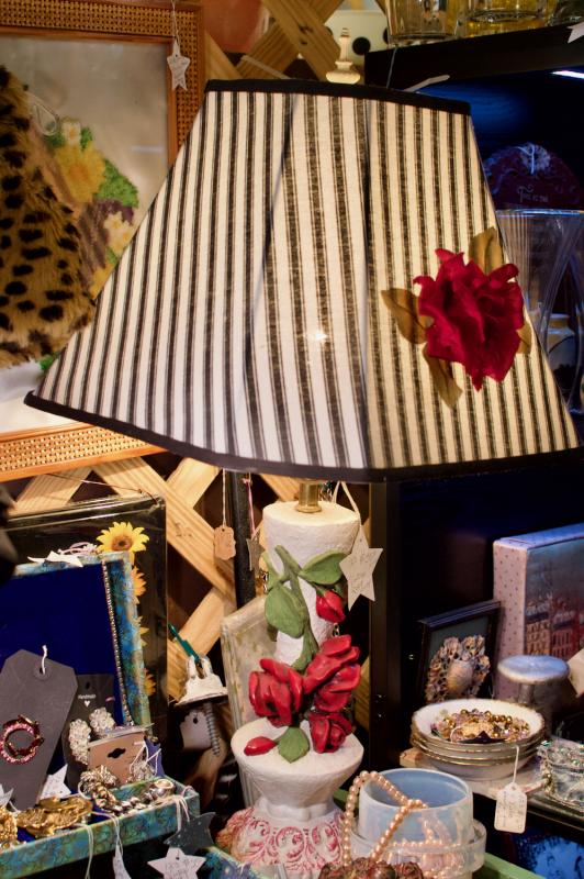 Vintage rose lamp