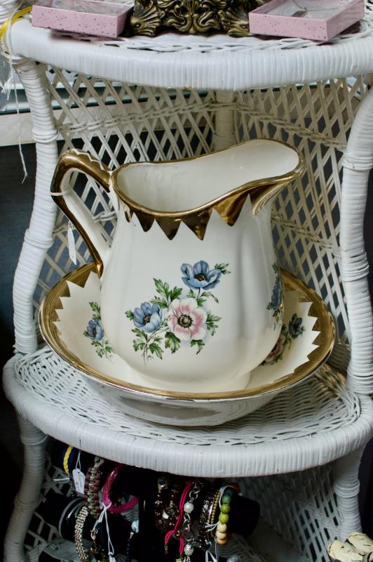 Vintage floral wash bowl & pitcher set