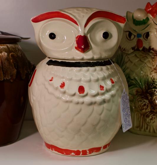 Owl cookie jar w/ lid - circa 1930s - 1950s