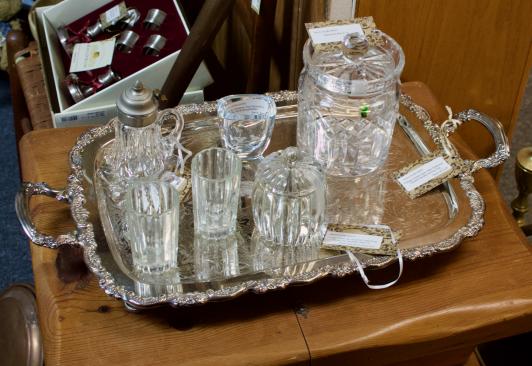 Vintage Oneida silver plate DuMaurier footed / handled serving tray