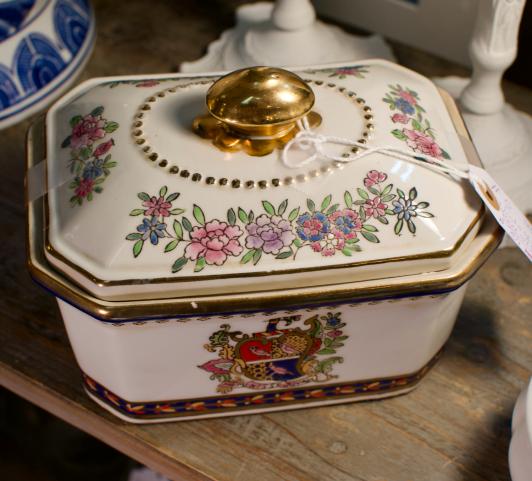 Vintage oriental box w/ porcelain design of birds