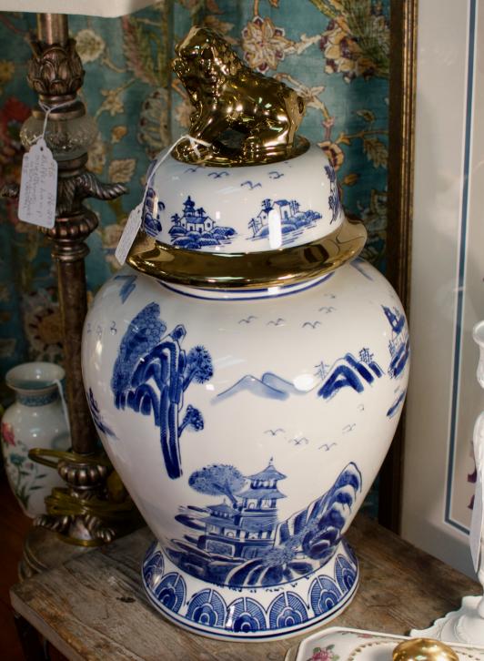Large blue / white temple jar w/ foo dog finial