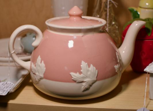 Vintage Gibson leaf pattern queens ware teapot