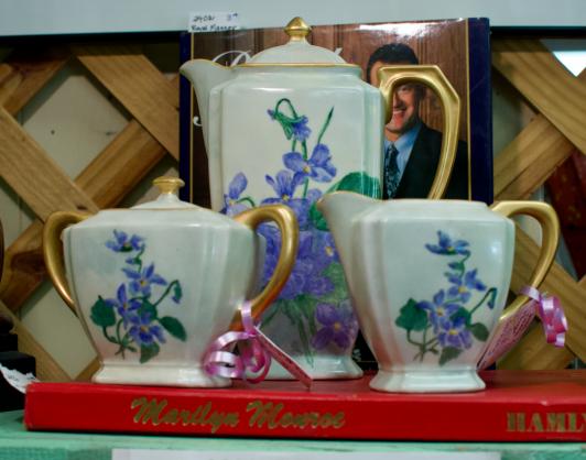 Violets creamer & sugar, D&B Germany