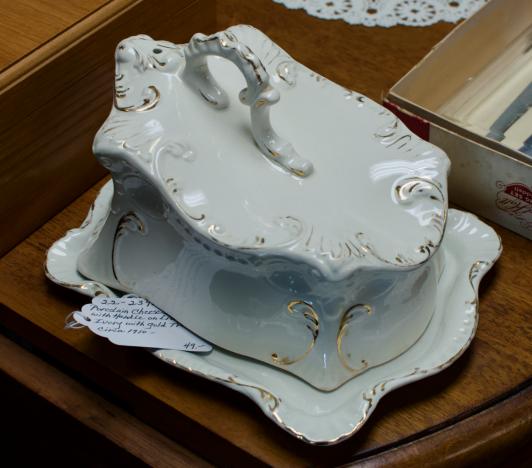Porcelain cheese dish w/ handle on lid
