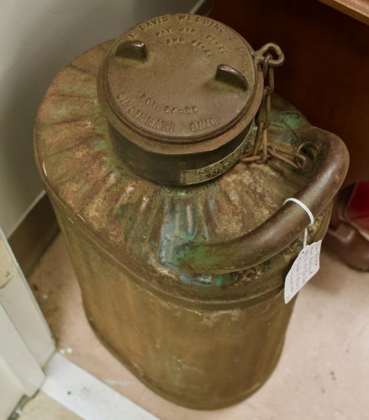 Davis welding & Mfg Co. oil gas can