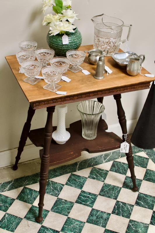 Antique spindle leg table