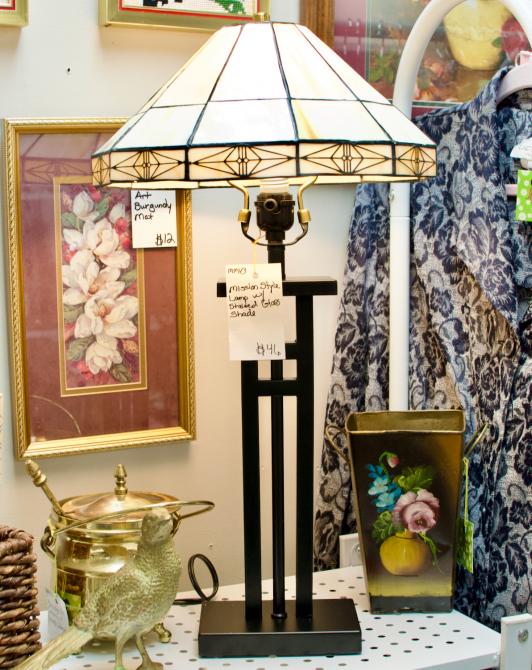 Mission style lamp w/ stained glass shade