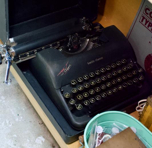 Smith Corona Clipper typewriter - works