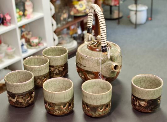 Vintage Somayaki teapot w/ 6 cups