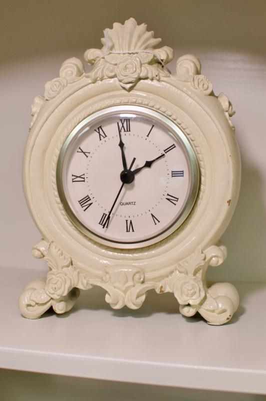 Cream quartz clock