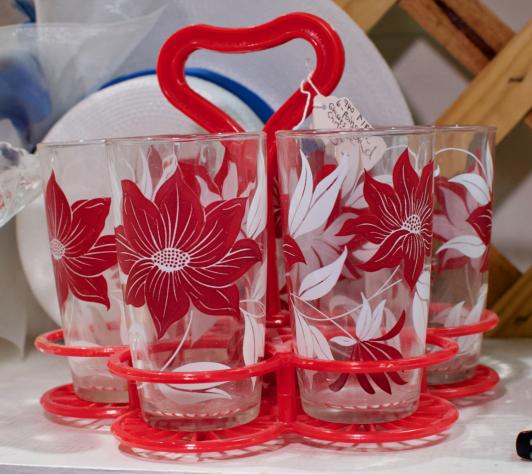 6 poinsettia glasses in stand - Christmas