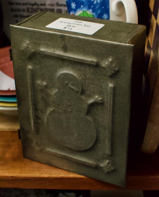 Snowman tin box