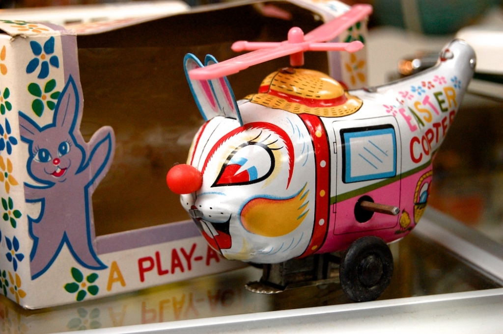 Wind-up tin Easter Copter Toy with Box