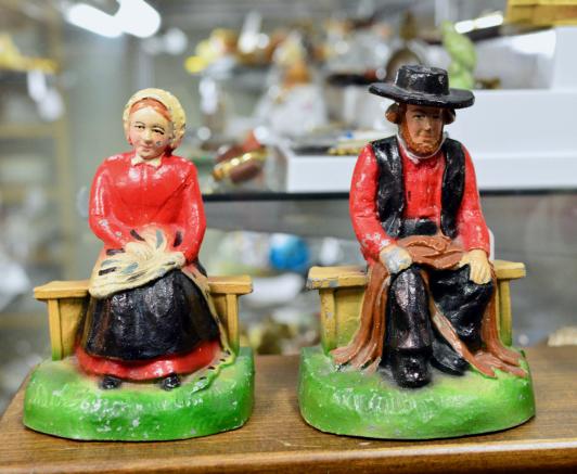 Pair of cast iron bookends - Dutch Amish man & woman